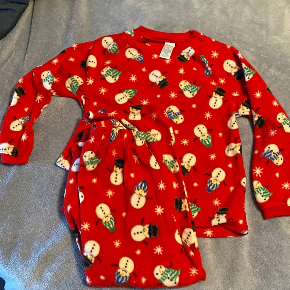 Fleece pajama set. Pullover crew top, pull on pants.